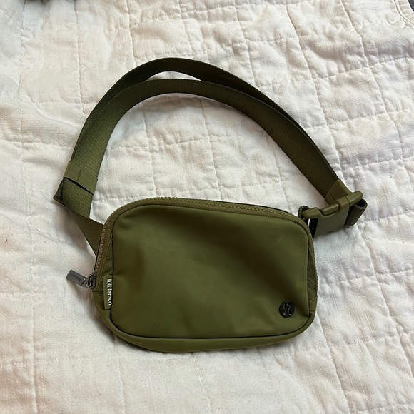 lululemon athletica Bags Lululemon Fanny Pack Poshmark